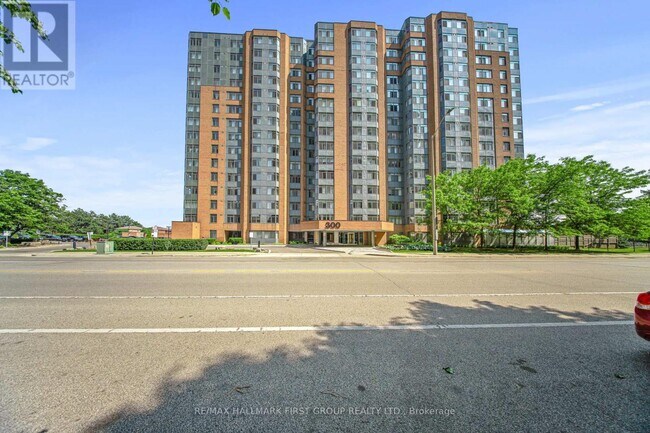 Photo du bâtiment - 300-300 Webb Dr