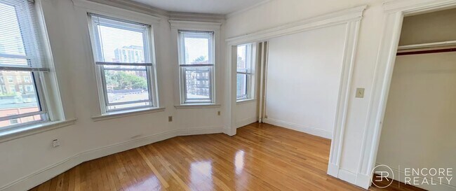 Building Photo - 111 Park Dr