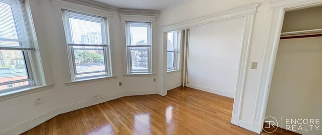 Building Photo - 111 Park Dr