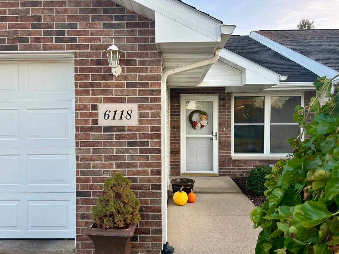 Foto principal - 6118 Seven Springs Dr