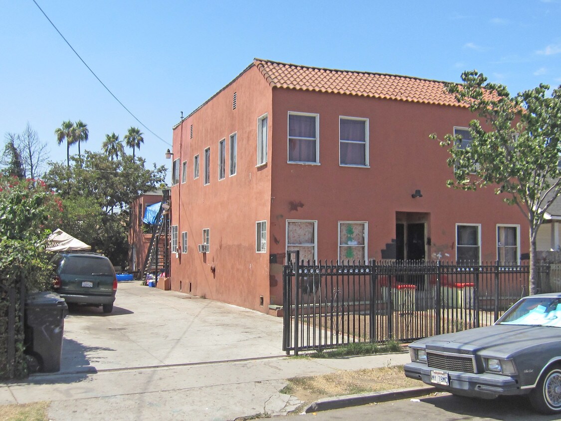 Primary Photo - 1528 E 33rd St