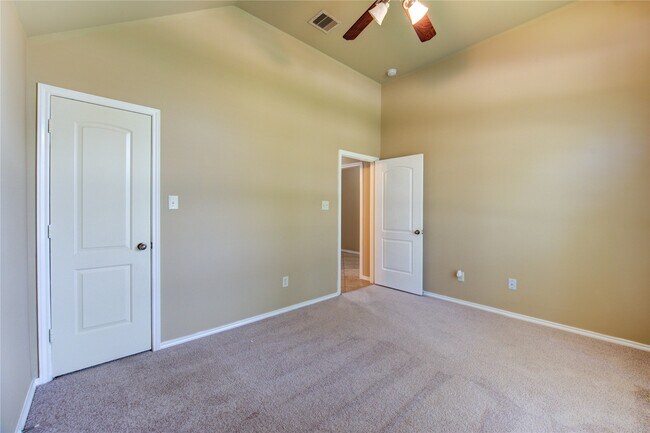 Foto del edificio - 5615 Stoneridge Ct