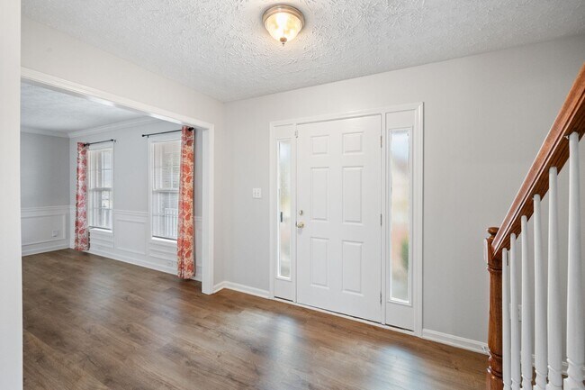 Foto del edificio - Beautifully Renovated Home in Worthington Place