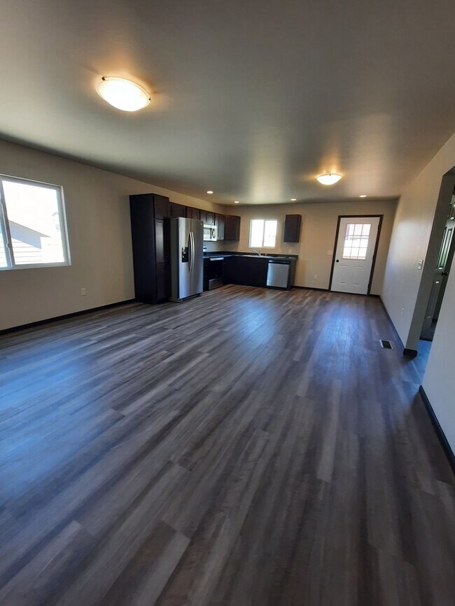 Foto del edificio - 4 BED | 2 BATH | DOUBLE GARAGE | RAPID VALLEY