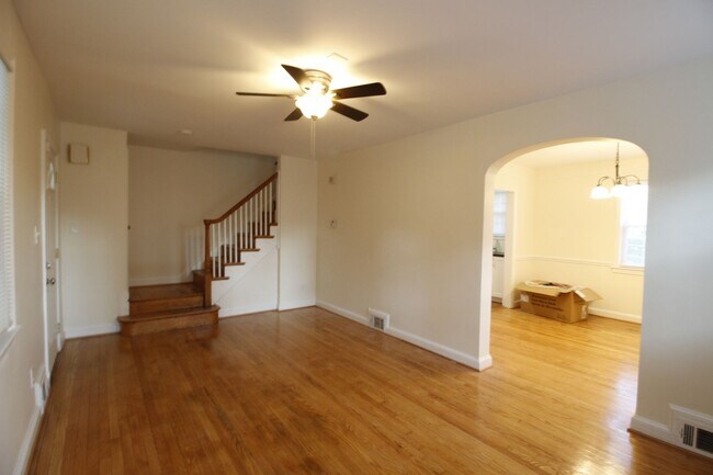 Building Photo - Single in Takoma