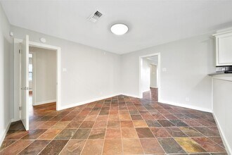 Building Photo - 3315 S Braeswood Blvd