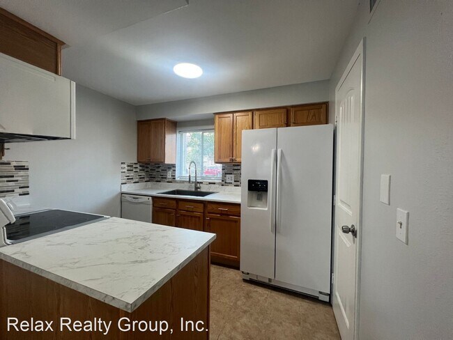 Building Photo - 2 br, 1 bath House - 2610 Pine Lake Terrac...