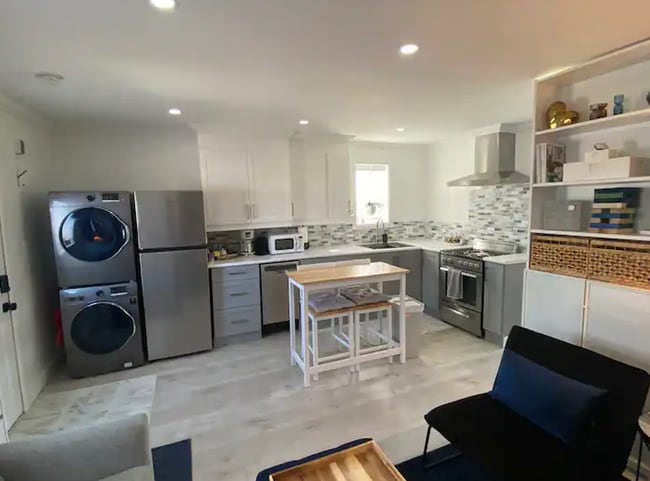 Building Photo - 349 Third Av W