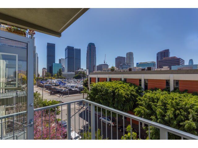 Foto principal - 1311 W 5th St