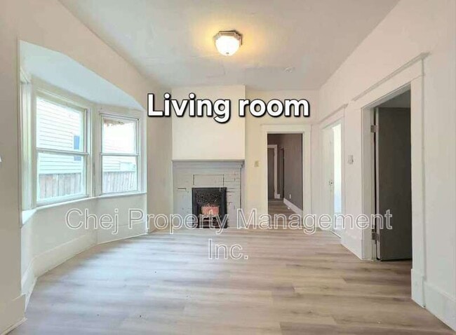 Building Photo - 11734 87 St NW