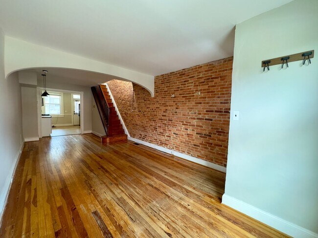 Foto del edificio - Charming 3 Bedroom/1.5 Bedroom Townhome in...