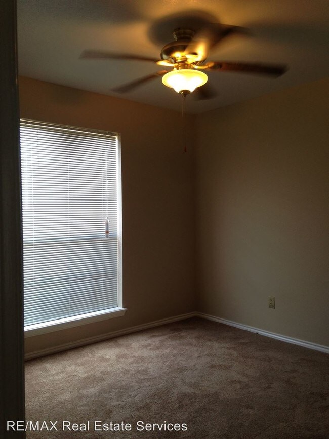 Building Photo - 4816 Green Forest Cir