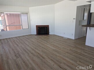 Building Photo - 325 10th Pl