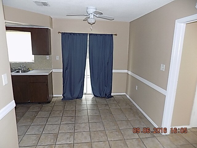 Foto del edificio - 11025 Pickering Ln