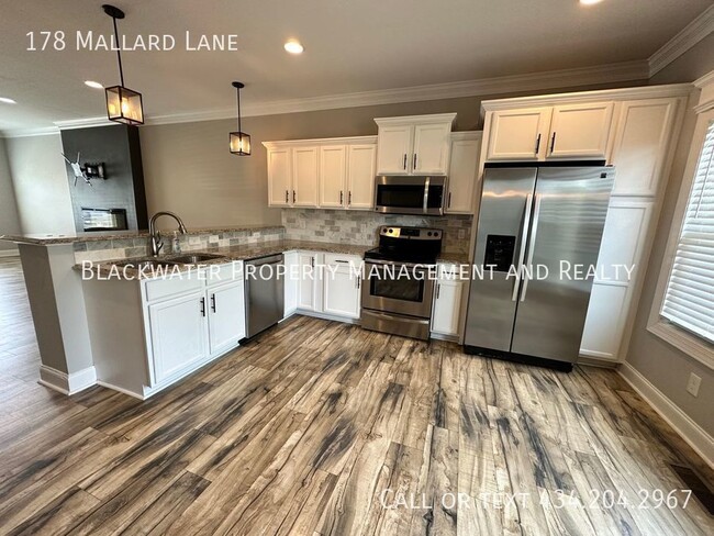 Building Photo - 3 Bedroom Braxton Park Townhome!