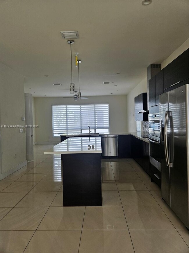 Foto del edificio - 6670 NW 105th Ct