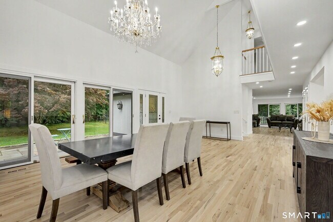 Building Photo - 158 Steep Hill Rd