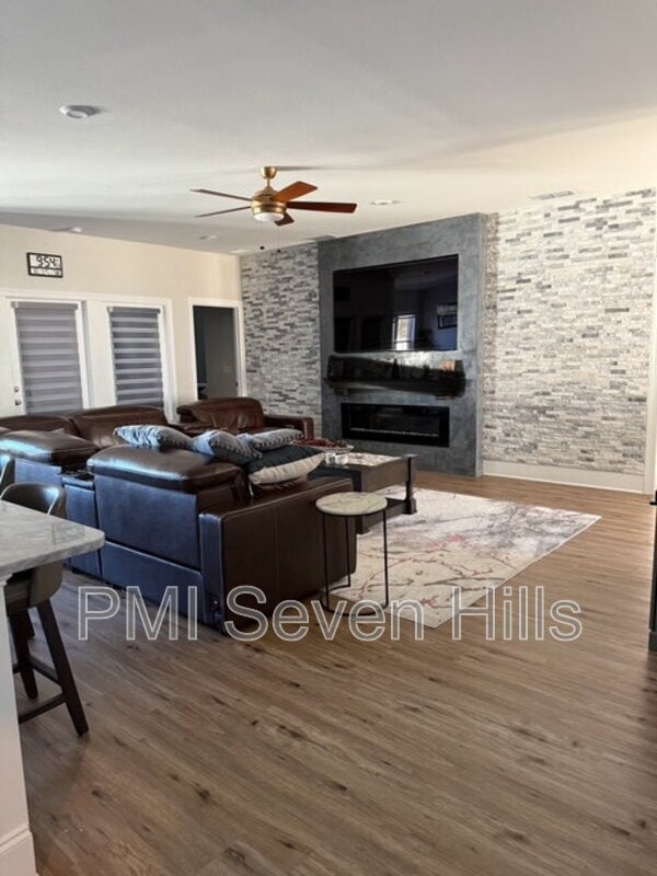 Building Photo - 3948 Ella Dr