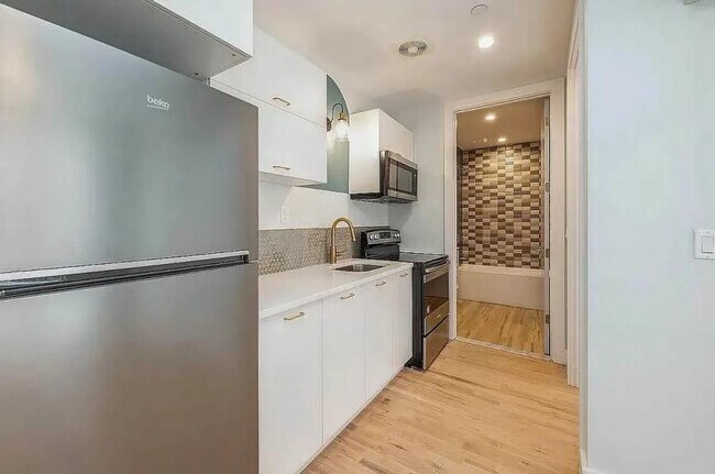 Foto del edificio - 2 bedroom in BRONX NY 10467