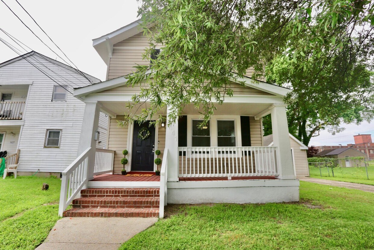 Primary Photo - Updated & Ready 09-06-24! Pet Friendly - F...