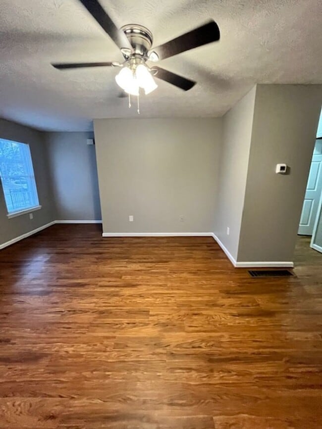 Building Photo - Stunning 2-bedroom, 2.5-bathroom townhouse