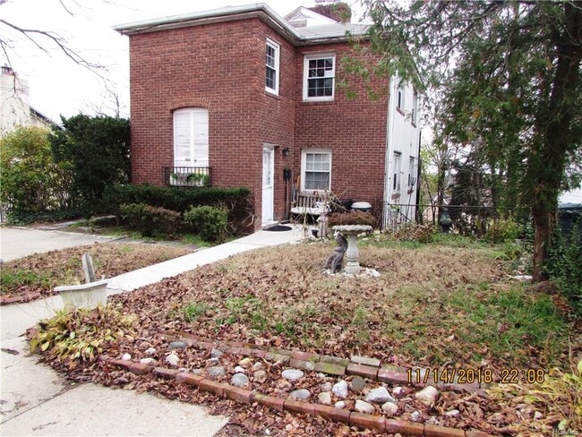 Building Photo - 52 Sumner Ave