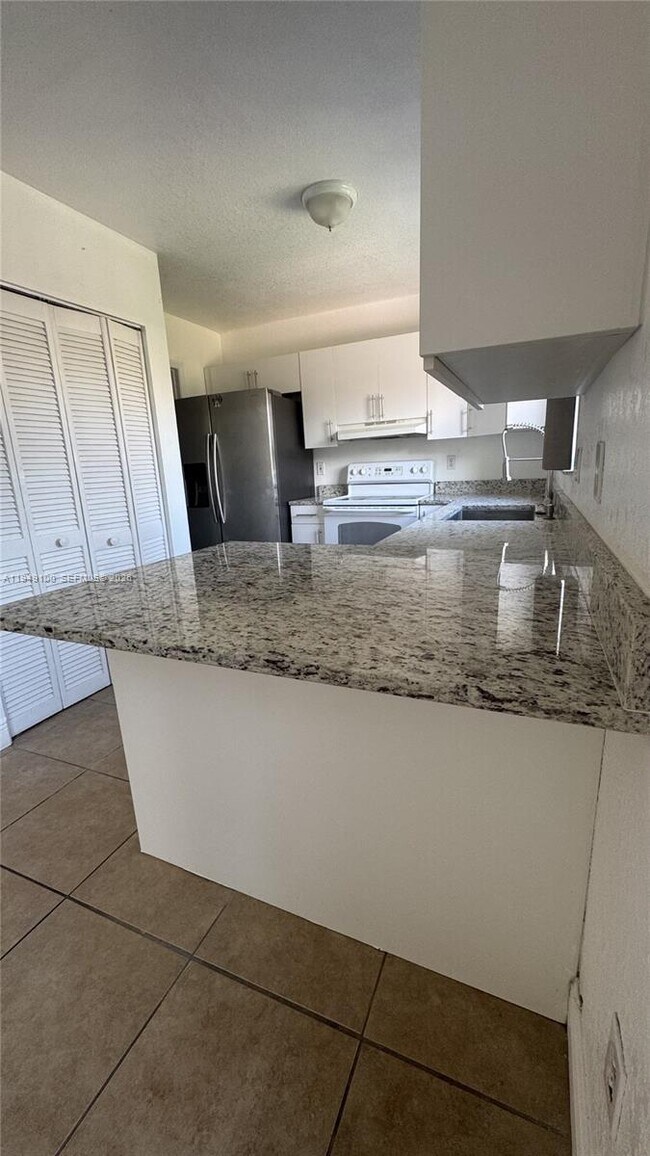 Building Photo - 9150 SE 13th Rd