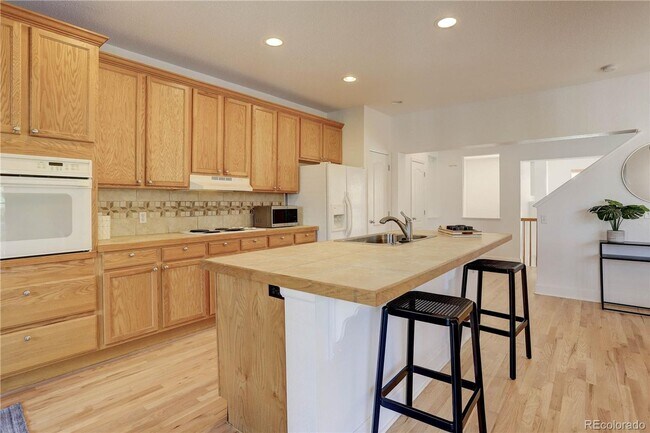 Building Photo - Incredible Townhome in the Hampden Town Center. Great Location!