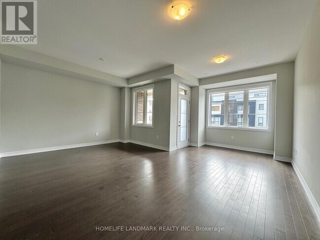 Building Photo - 226 Rustle Woods Ave