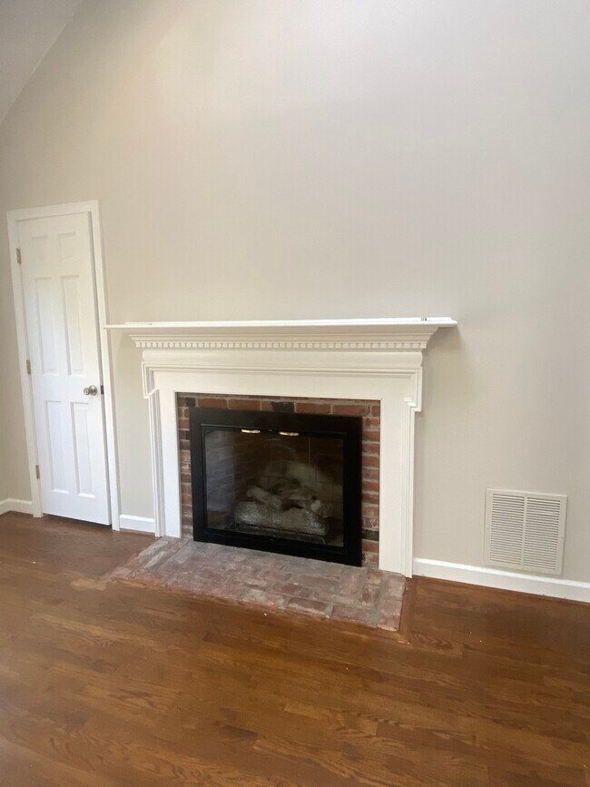 Building Photo - 130 S Mill Dr