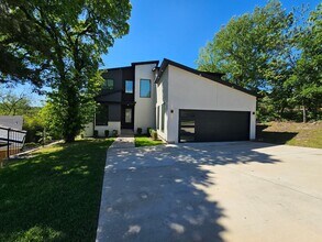 Building Photo - 2374 Southwood Dr
