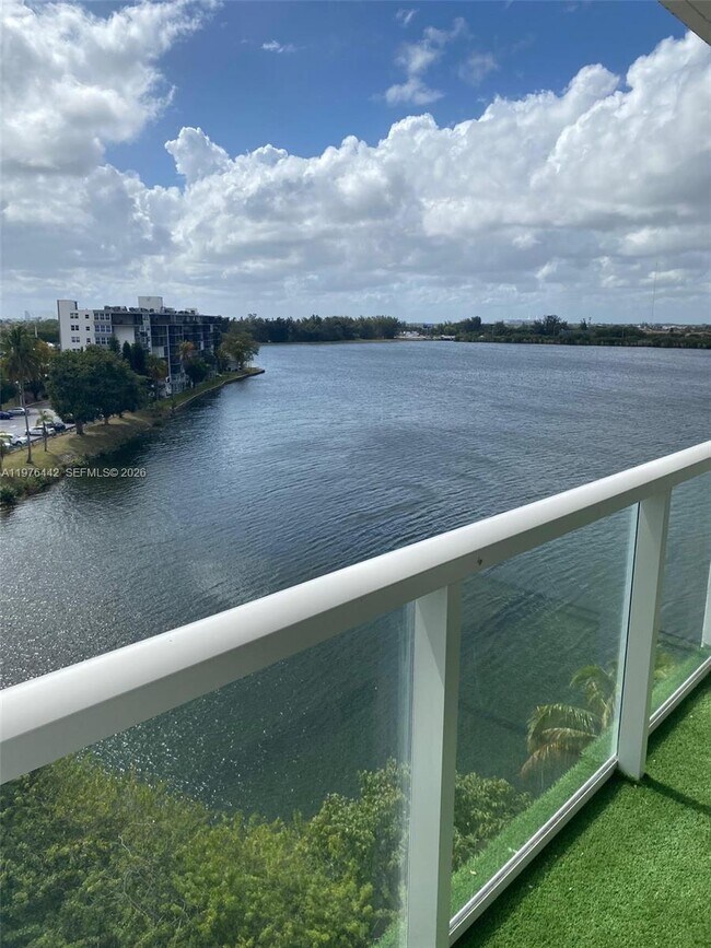 Foto del edificio - 1301 NE Miami Gardens Dr