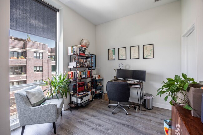 Foto del edificio - 2251 W Lawrence Ave