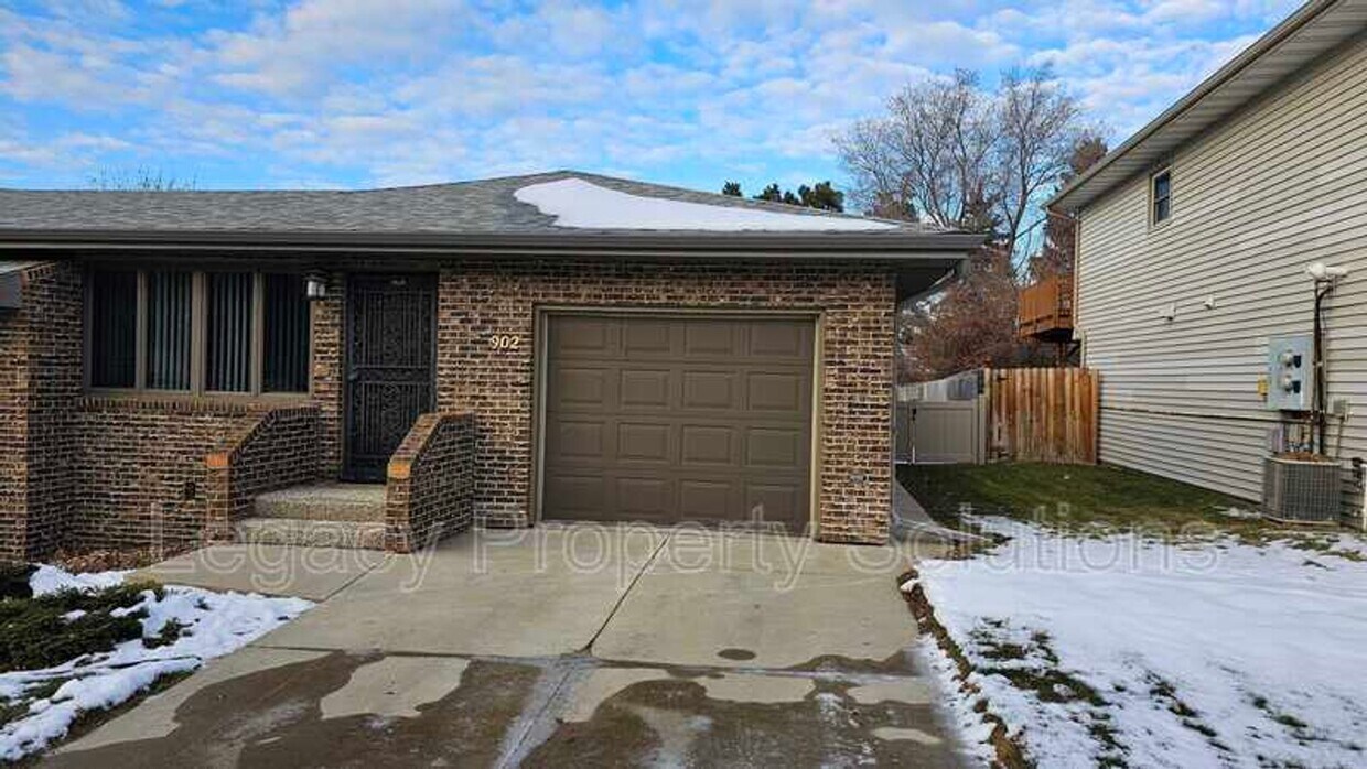 Foto principal - Modern Twin home in North Bismarck – Conve...