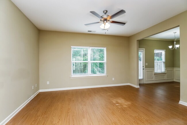 Building Photo - 466 Hill Crest Cir
