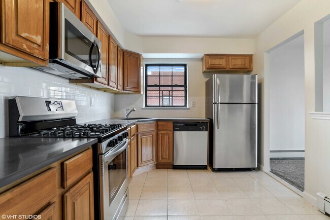 Building Photo - 1099 E 73rd St