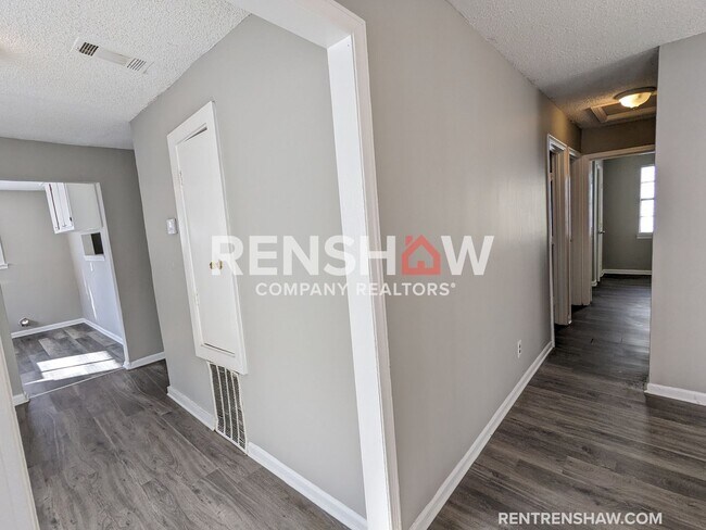 Foto del edificio - Classic 3/2 Home In Frayser Now Available ...