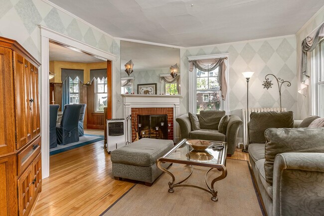 Building Photo - 160 Wibird St