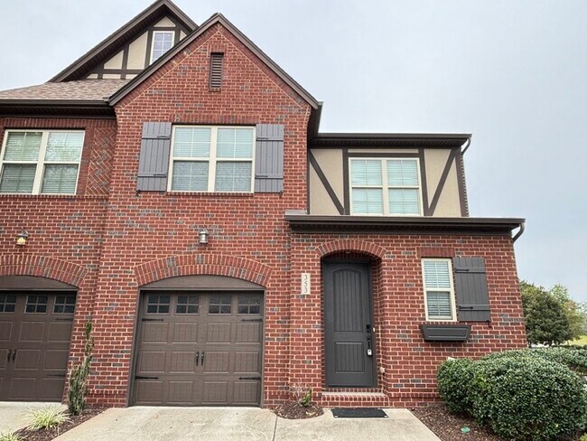 Foto del edificio - Bridgemill end unit townhome!
