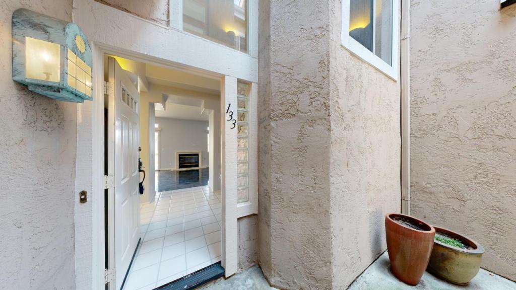 Foto principal - 7254 Shoreline Dr