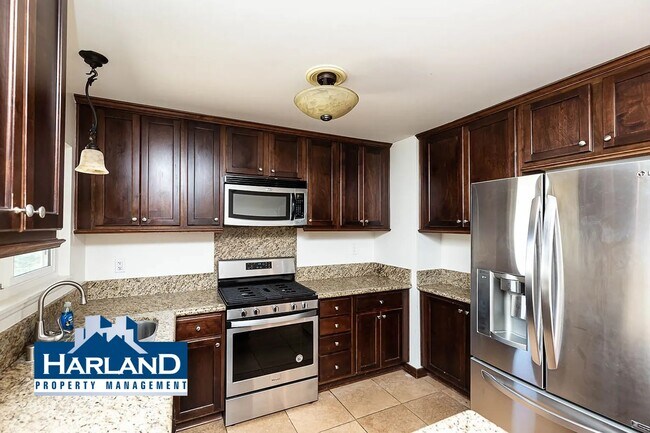 Foto del edificio - 6845 Radcliffe Dr