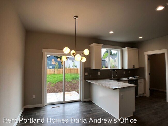 Foto del edificio - 4 br, 2.5 bath House - 13861 SE Mitchell S...