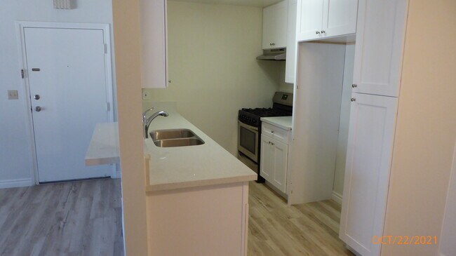Building Photo - 6201 Whitsett Ave