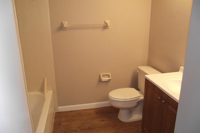 Photo - 5293 Vineland Rd Townhome