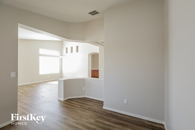 Foto del edificio - 6220 S 52nd Dr