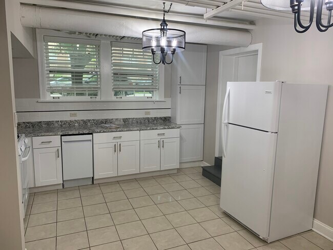 Foto del edificio - 2450 W Estes Ave