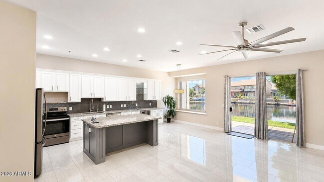 Foto del edificio - 1442 W Coral Reef Dr