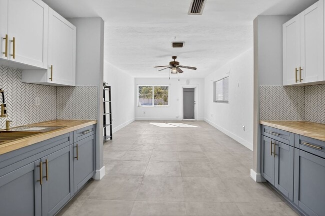 Building Photo - 642 SW 11th St