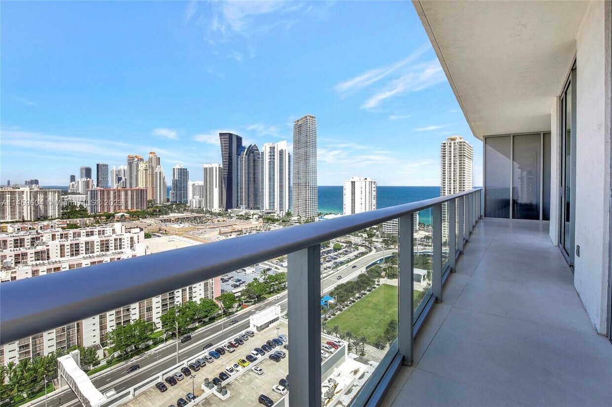 Primary Photo - 300 Sunny Isles Blvd