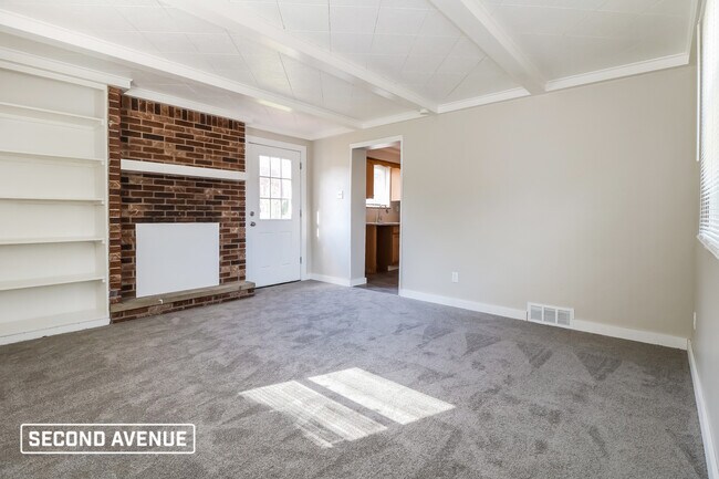 Foto del edificio - 701 Crestview Dr
